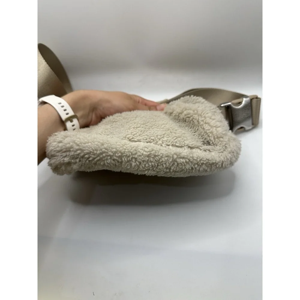 lululemon Everywhere Belt Bag Cream Sherpa Fleece
